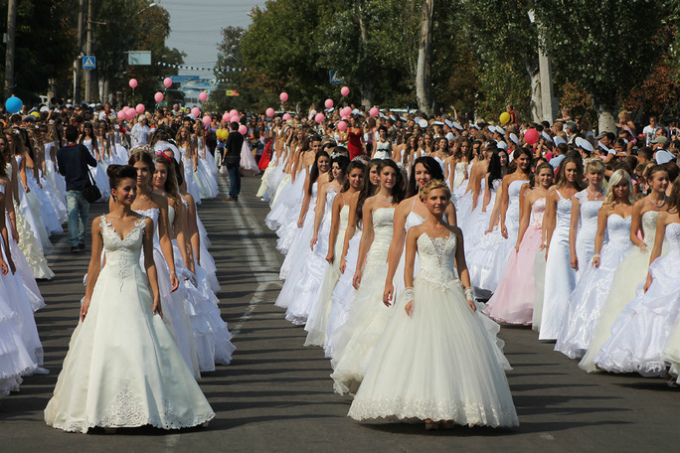 Традиционный Парад Невест в Москве в этом году прошел в «Русском стиле»